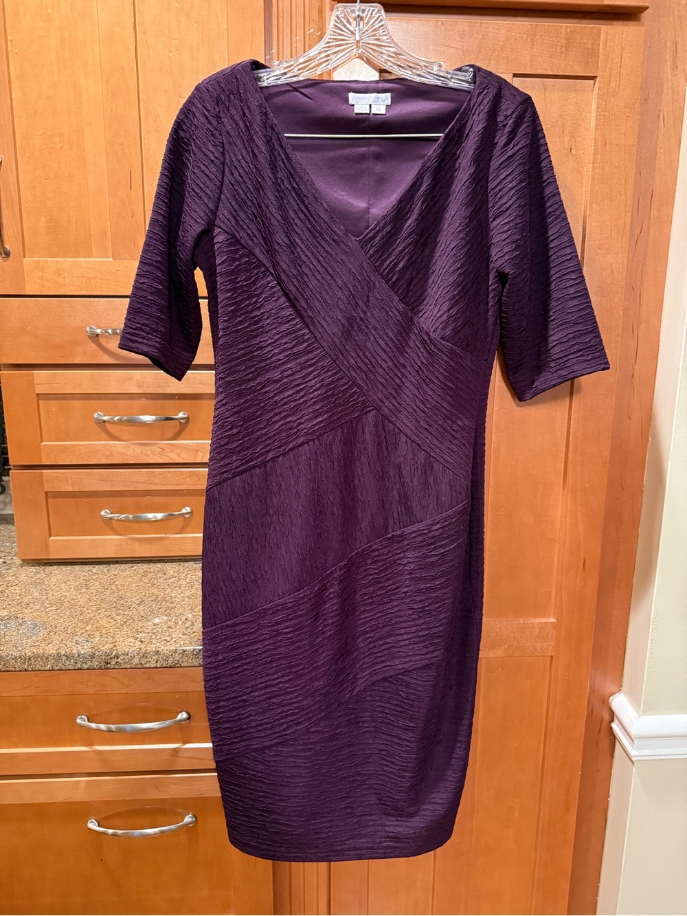 London Times Elegant Wine Textured V-Neck Sheath Dress